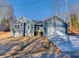 9181 Cherokee Dr, Hickory, NC 28601