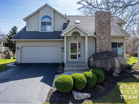 2nd image of 820 Meadowmeade Dr SE