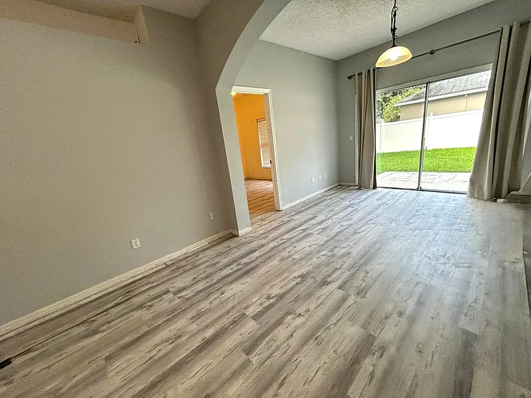 465 Eastbridge Dr — Photo 8