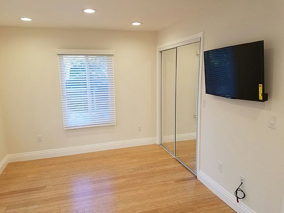2nd image of 7775 Willoughby Ave