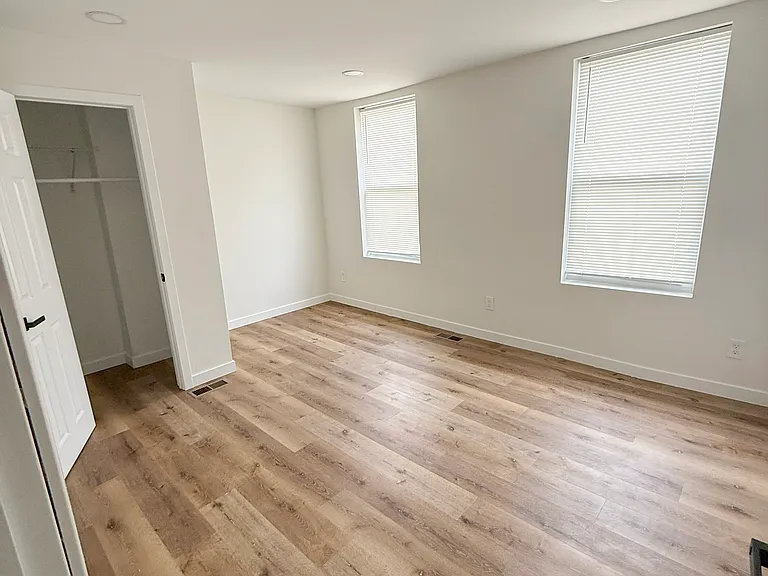 2020 E Huntingdon St — Photo 13