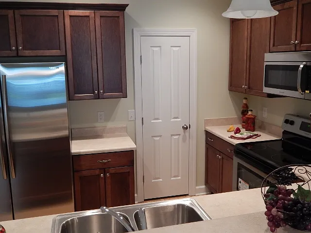 140 Rosewood Pl #140 — Photo 2