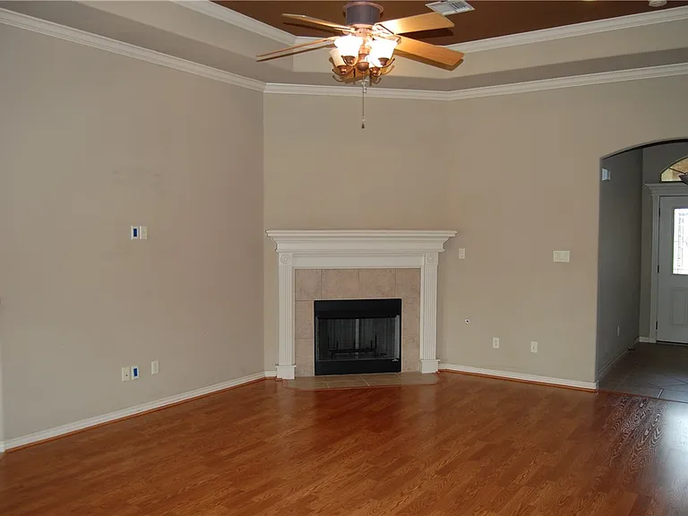219 Rugen Ln — Photo 2