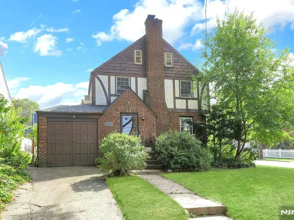 719 Catalpa Ave, Teaneck, NJ 07666