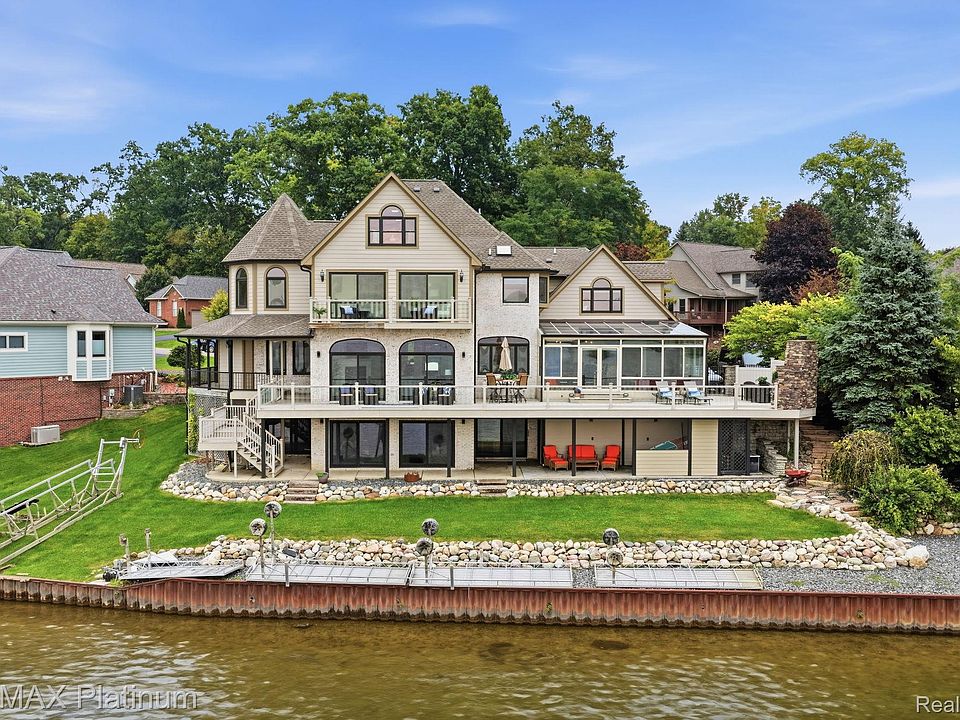 1st image of 997 Thompson Shore Dr