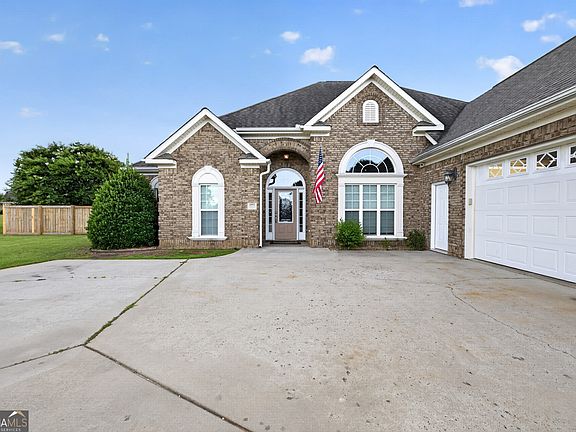3rd image of 203 Pembroke Point