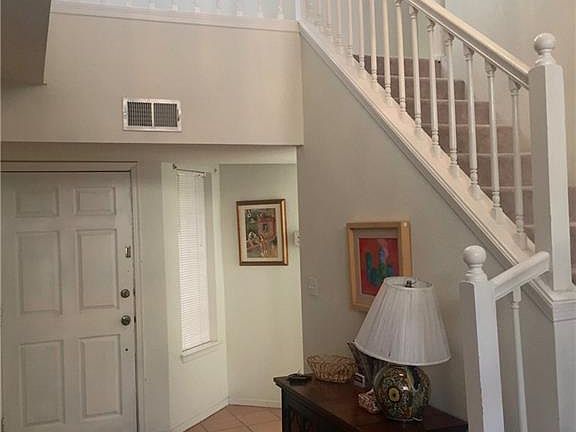 5th image of 23 Stratford Hall Cir