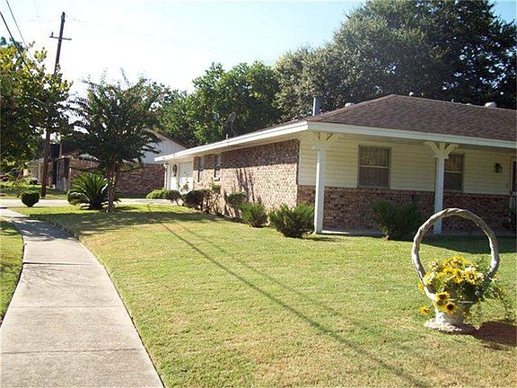 2nd image of 901 Dusky Rose Ln