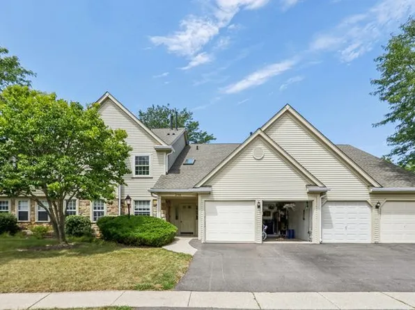 2788 Green Bridge Ct Unit V2, Schaumburg, IL 60194