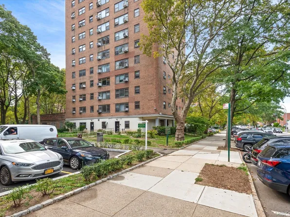 21-50 33rd Road #2D, Astoria, NY 11106