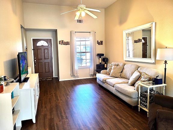 4th image of 3007 SW Deerfield Blvd Unit 2