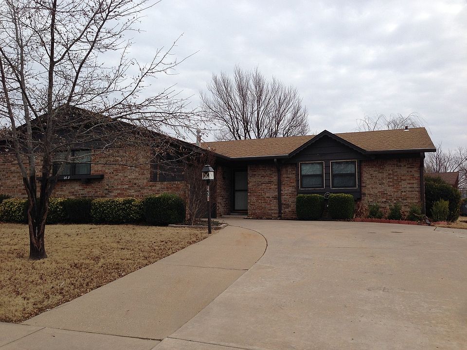 Well kept, attractive home