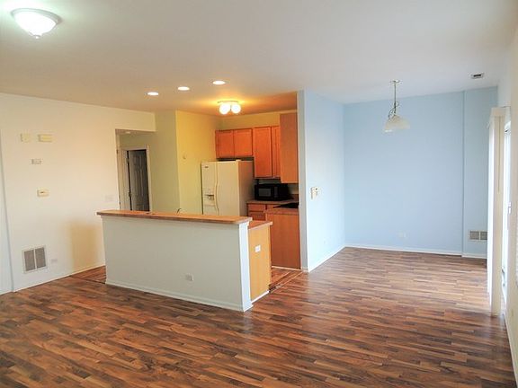 3rd image of 4145 Blackstone Dr