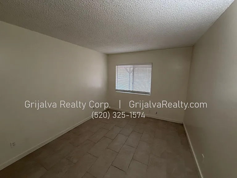 2451 E Mitchell St — Photo 12
