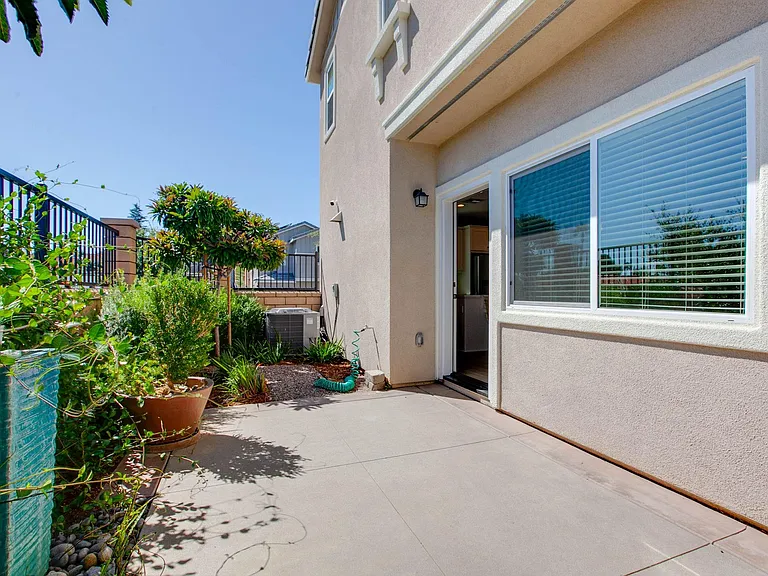 5605 Estrella Way — Photo 33