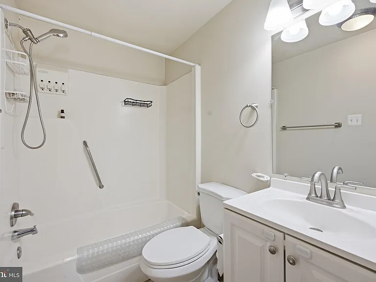 1935 Pohick Creek Ct — Photo 22