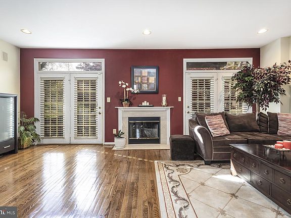 3rd image of 7 Plum Ct