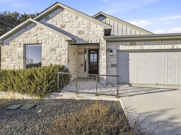 718 Emory Dr, Fredericksburg, TX 78624