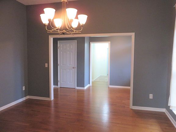 3rd image of 1687 Cedar Hill Dr