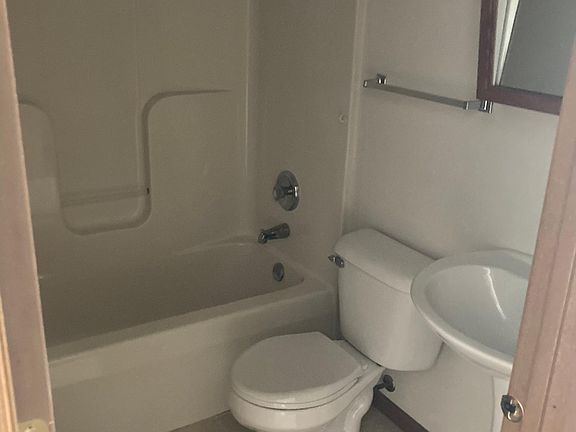 4th image of 809 Covey Ln