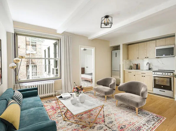 325 W 45th St APT 420, New York, NY 10036