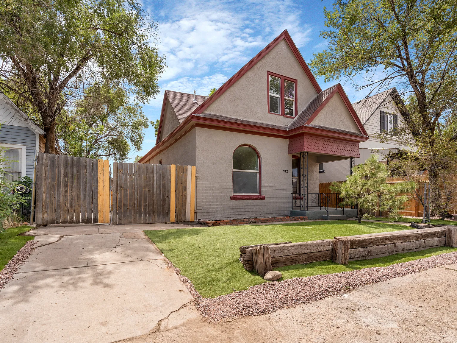4 bed, 1986 sqft, $1,700 — Photo 1
