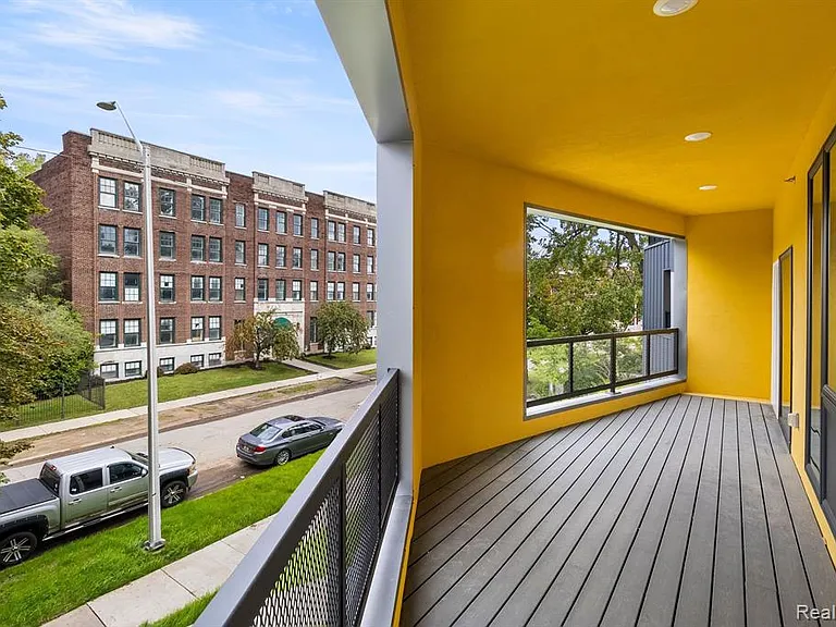 655 W Willis St #304 — Photo 16