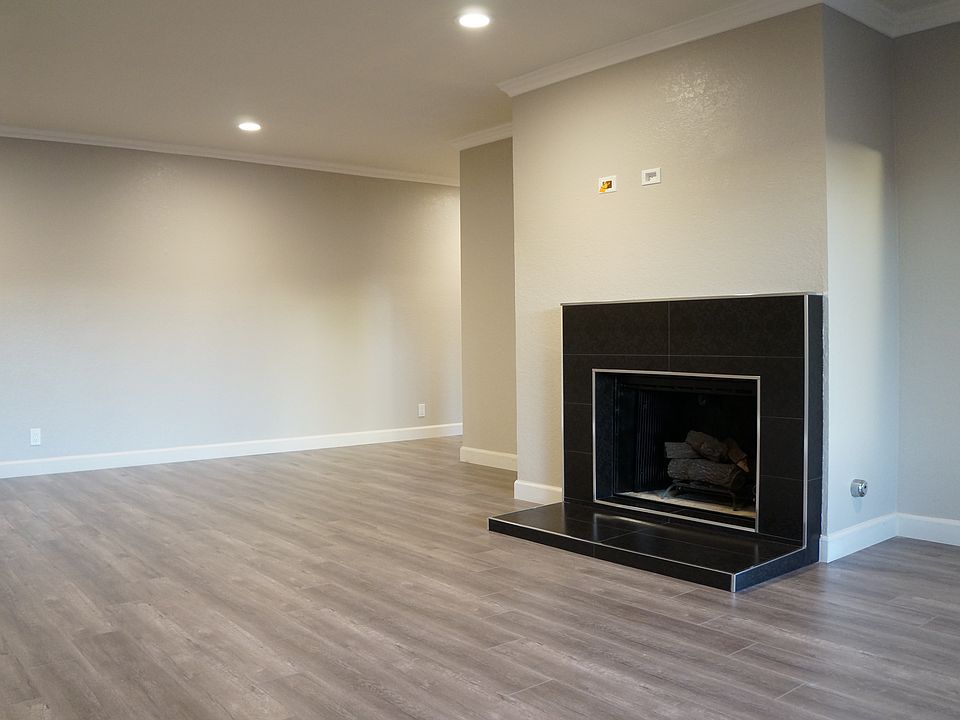 1st image of 2625 Calle Colima