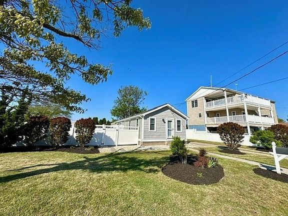 5th image of 227 Spruce Ave