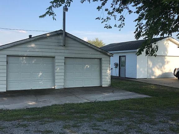 2nd garage has heat/air 