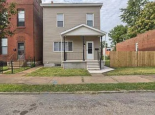 3 bed, 1900 sqft, $2,445 — Photo 1