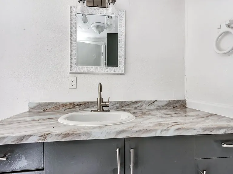 415 S Colorado St — Photo 9
