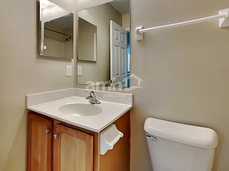320 Hennepin Dr — Photo 15