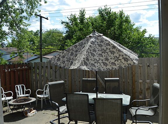 4th image of 821 Somerset Cir