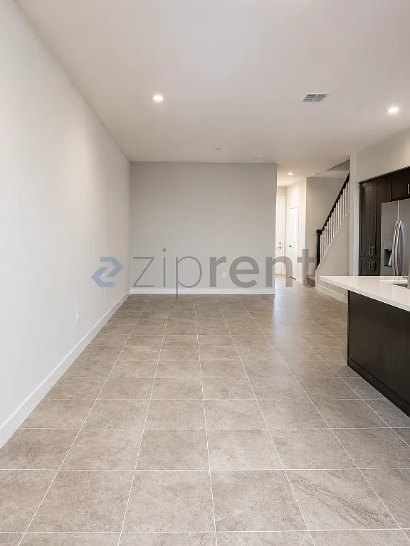 3 bed, 2.5 bath, 1600 sqft, $2,300 — Photo 3