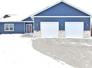 639 Birchwood Ln SE, Owatonna, MN 55060