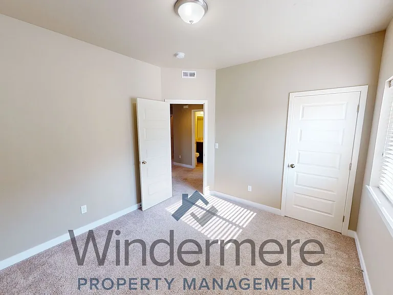 808 NE Bunky Ln — Photo 18