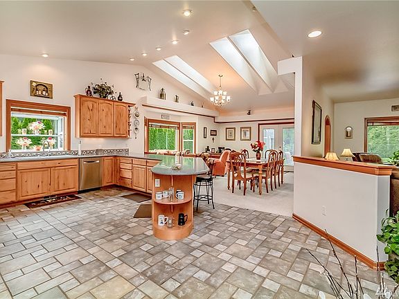 5th image of 32128 83rd Dr NW