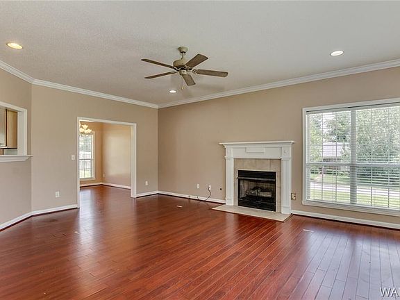 3rd image of 4530 Wilshire Ln