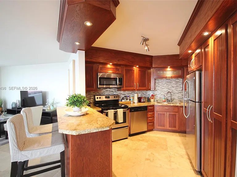 5161 Collins Ave #1004 — Photo 8