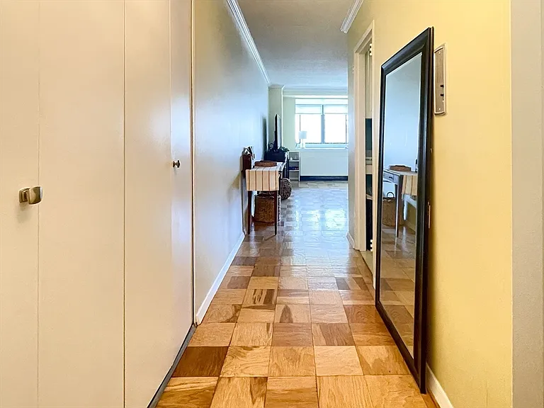 2 Hawthorne Pl #16K — Photo 4