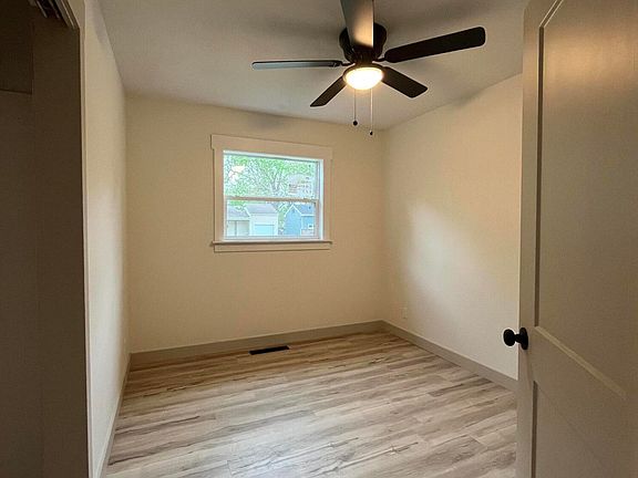 4th image of 1428 S Pickwick Avenue