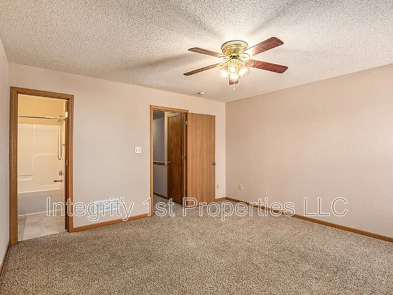 210 Pointe Ln — Photo 6