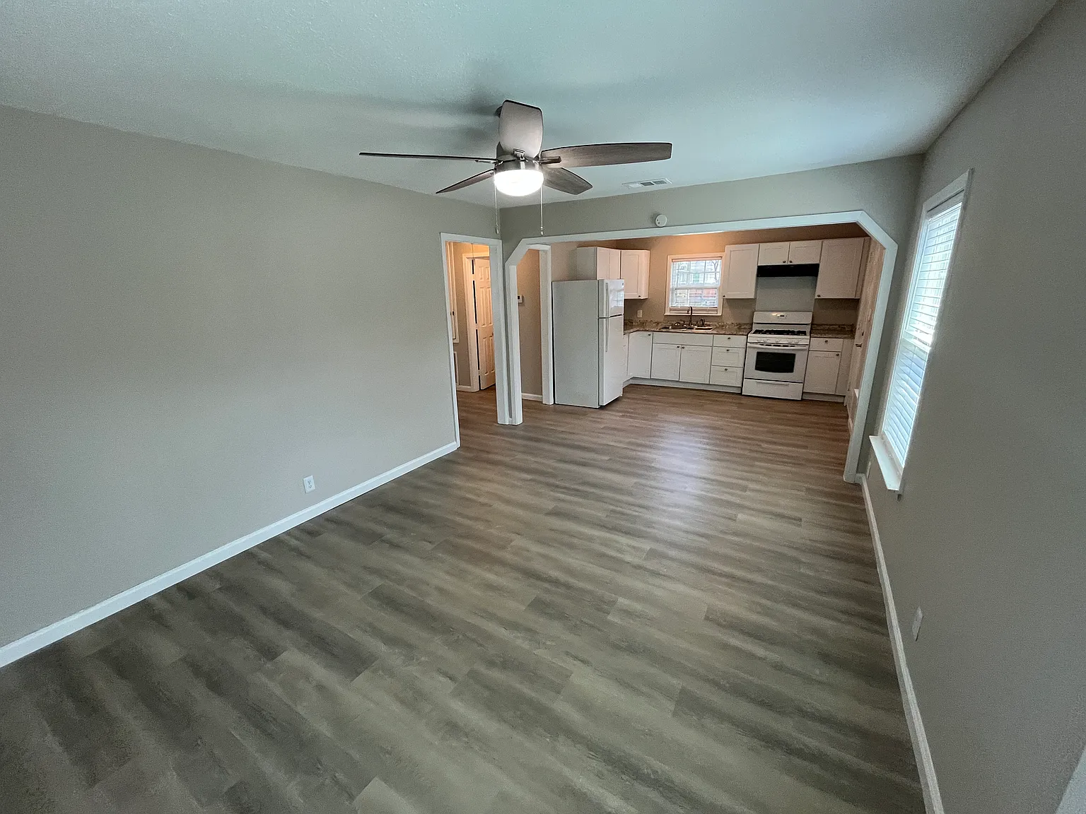 2 bed, 800 sqft, $1,600 — Photo 4