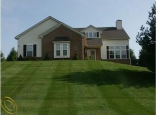 5970 S Bryan Dr, White Lake, MI 48383