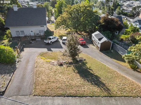 1047 SE Main St, Roseburg, OR 97470