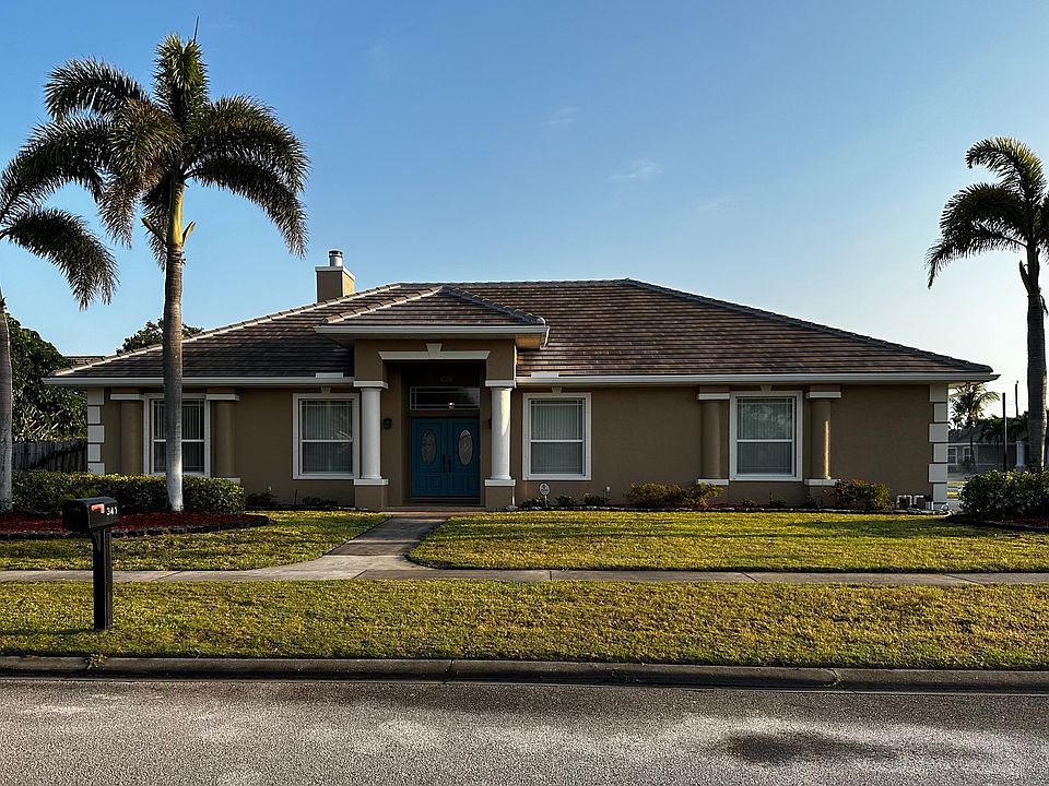 Front exterior (Southern exposure)