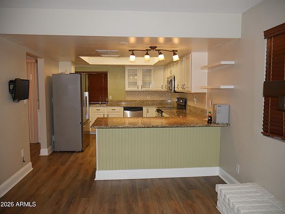 5th image of 1201 W Loughlin Dr