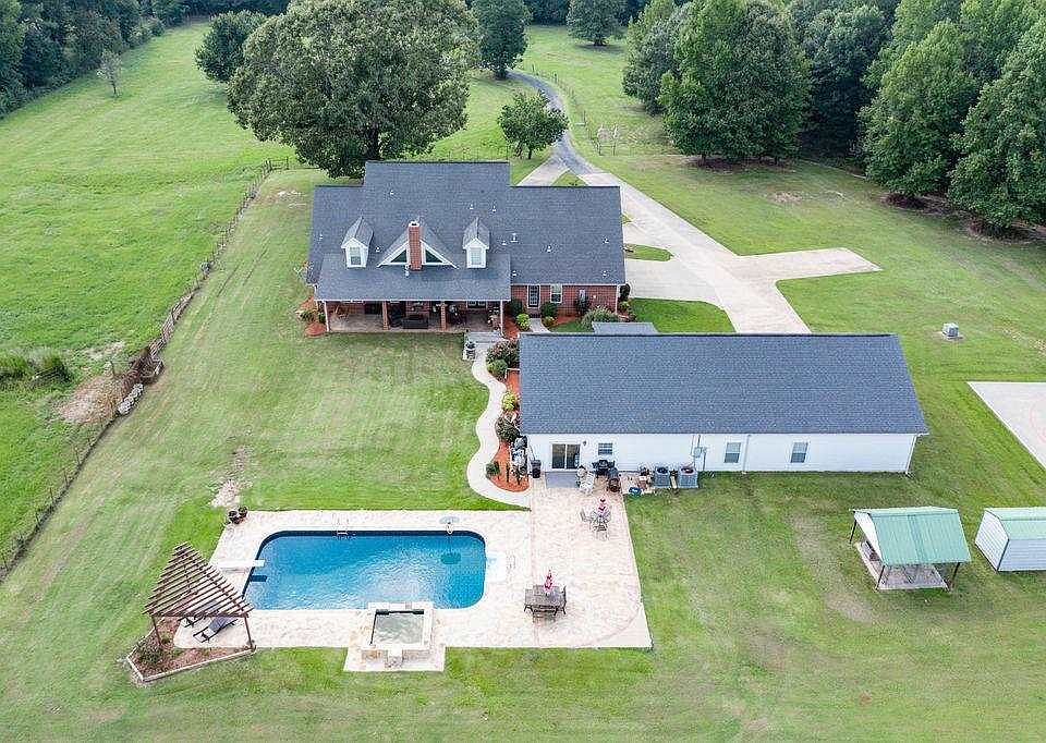 1st image of 4800 Parker Ln