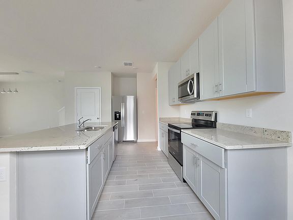 5th image of 2401 SE Tarvest Way